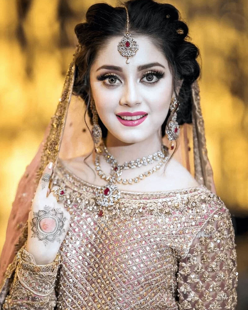 9 Most Charming Pakistani Bridal Hairstyles - Style N Stylu